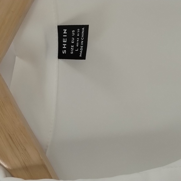 Shein button down blouse white  large long sleeve darted for fit button down - Picture 4 of 8